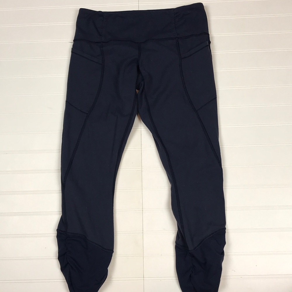 Lululemon Capri Navy Blue leggings 6